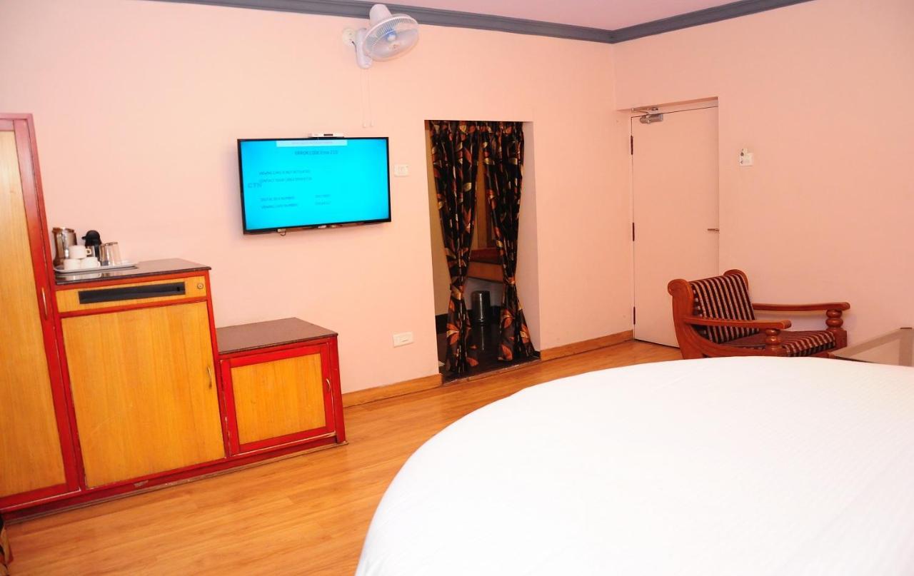 Hotel Venus Ooty Bagian luar foto