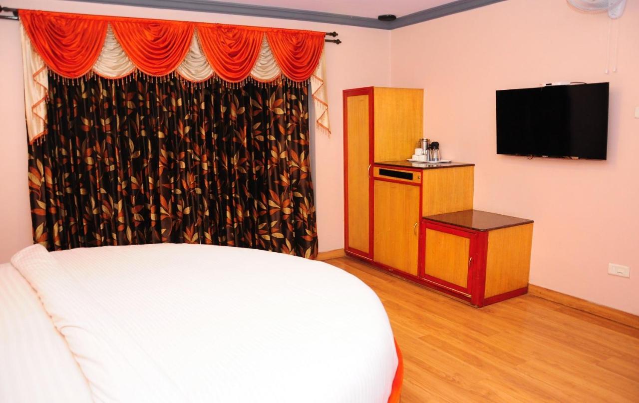 Hotel Venus Ooty Bagian luar foto